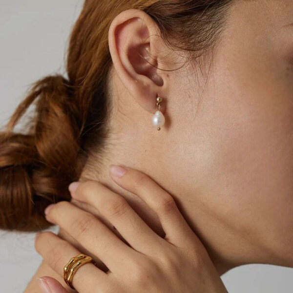 Boucle d'oreille fleur Perle d'Eau Douce – Image 4