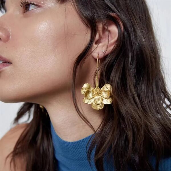 Boucle d'oreille fleur Flottante – Image 2