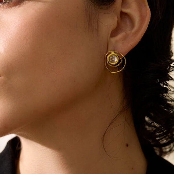 Boucle d'oreille fleur Légère – Image 2