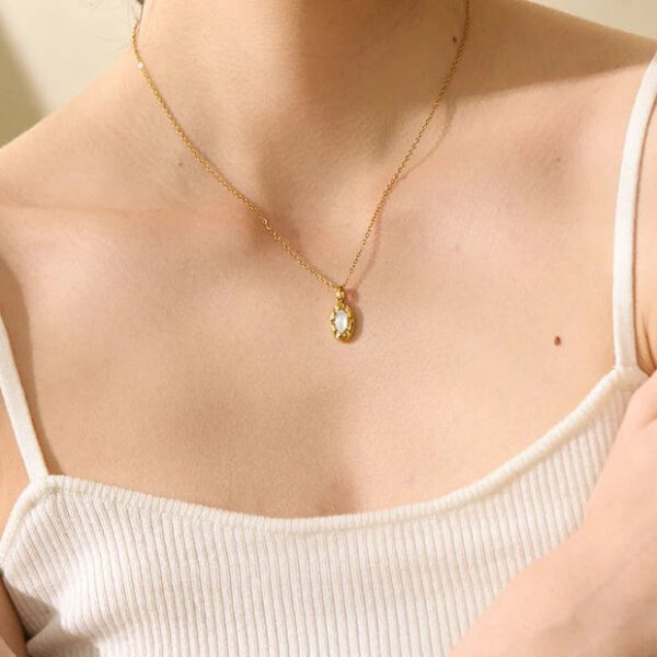 Collier fleur Douca – Image 2