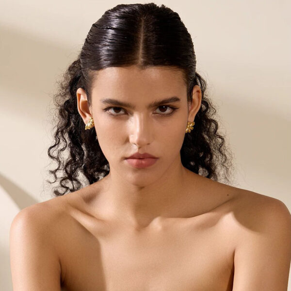 Boucle d'oreille fleur Enveloppante – Image 3