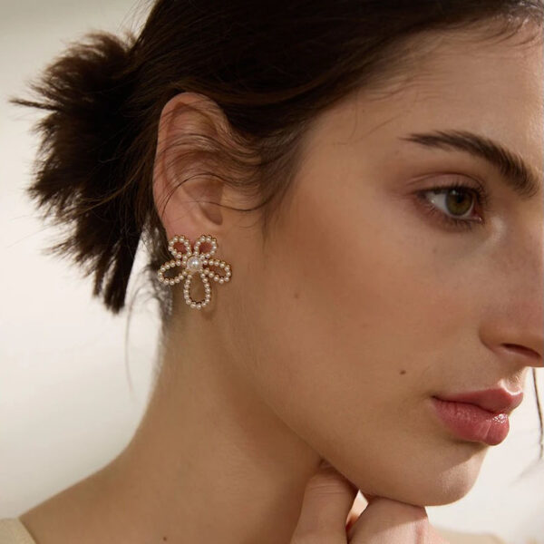 Boucle d'oreille fleur Scintillante – Image 4