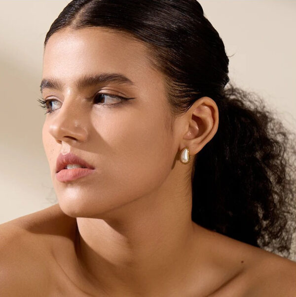 Boucle d'oreille fleur Pétales – Image 5