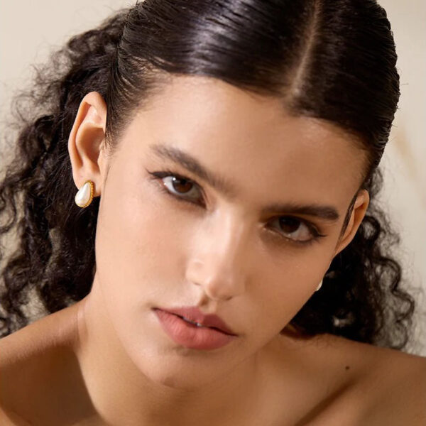 Boucle d'oreille fleur Pétales – Image 4