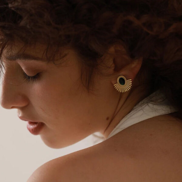 Boucle d'oreille fleur Demi Marguerite – Image 4