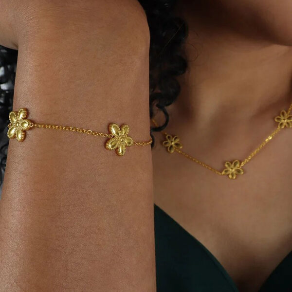 Collier fleur Dévouée – Image 3