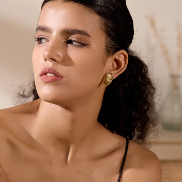 Boucle d'oreille fleur Tendre Perle – Image 3