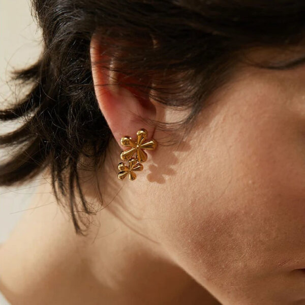 Boucle d'oreille fleur Duo – Image 2
