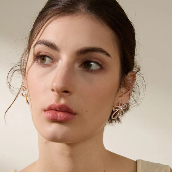Boucle d'oreille fleur Scintillante – Image 5