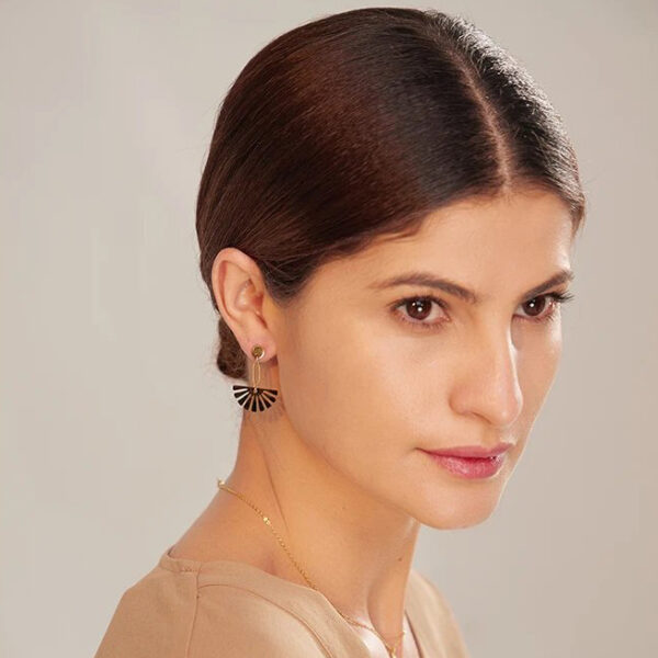 Boucle d'oreille fleur Libérée – Image 3