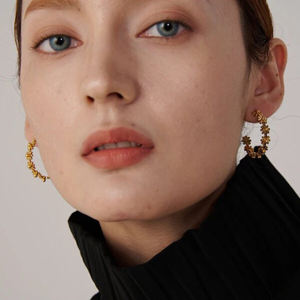 Boucle d'oreille fleur Marguerite – Image 2